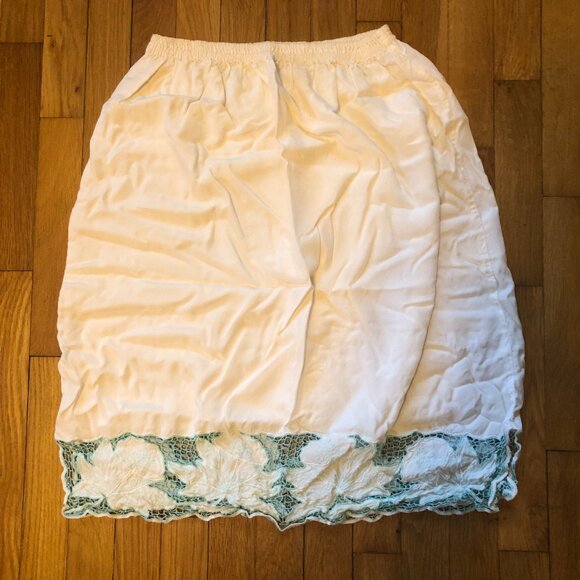 Surya Cutout White Beach Summer Skirt Size Medium - Picture 3 of 4